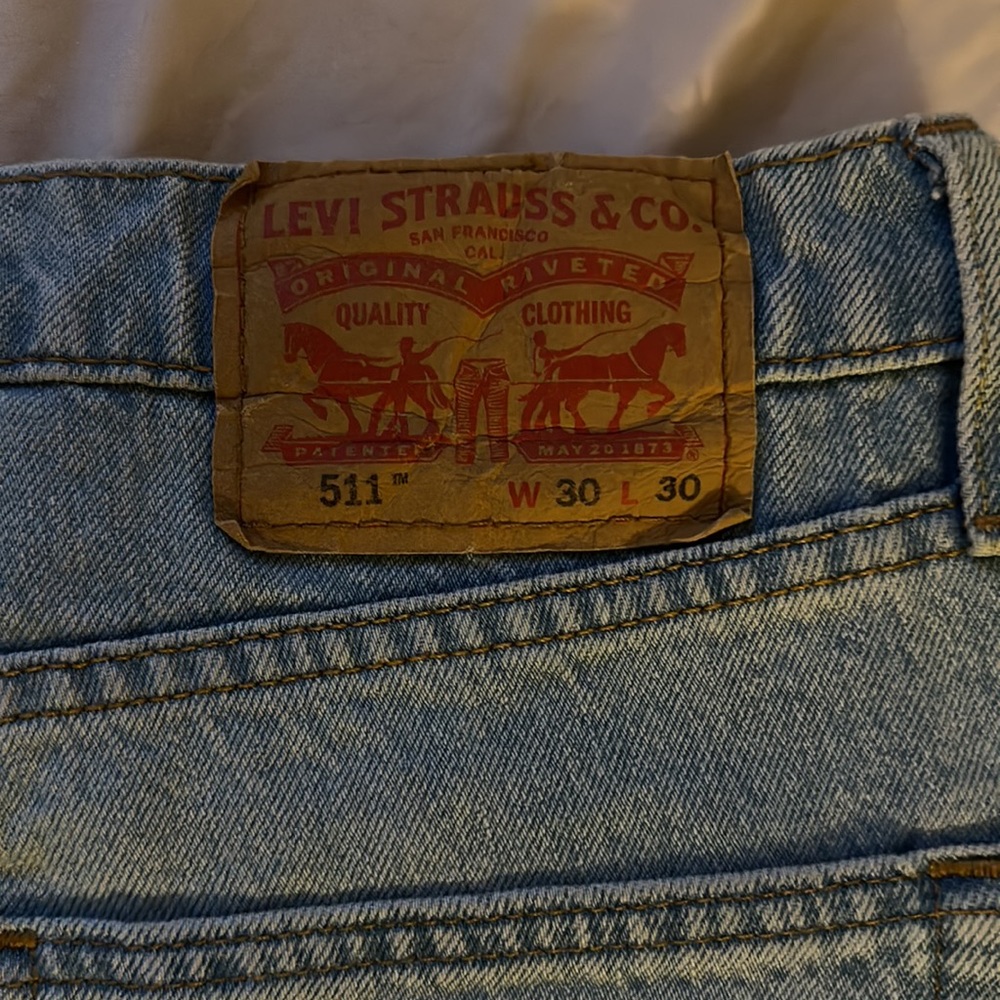 Levi Distressed Mid Rise Jeans - Picture 7 of 7
